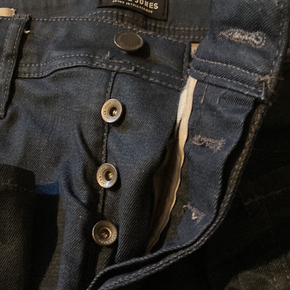 Boys slim fit jeans. Mens size 29.  32 inches long. - Picture 5 of 5